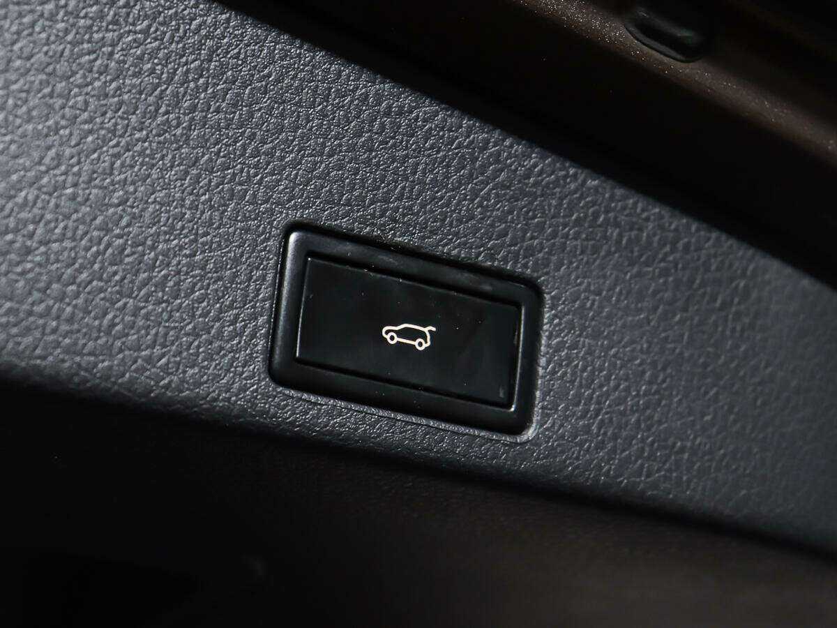 Volkswagen Touareg с пробегом — 2013 год. Фото: #16