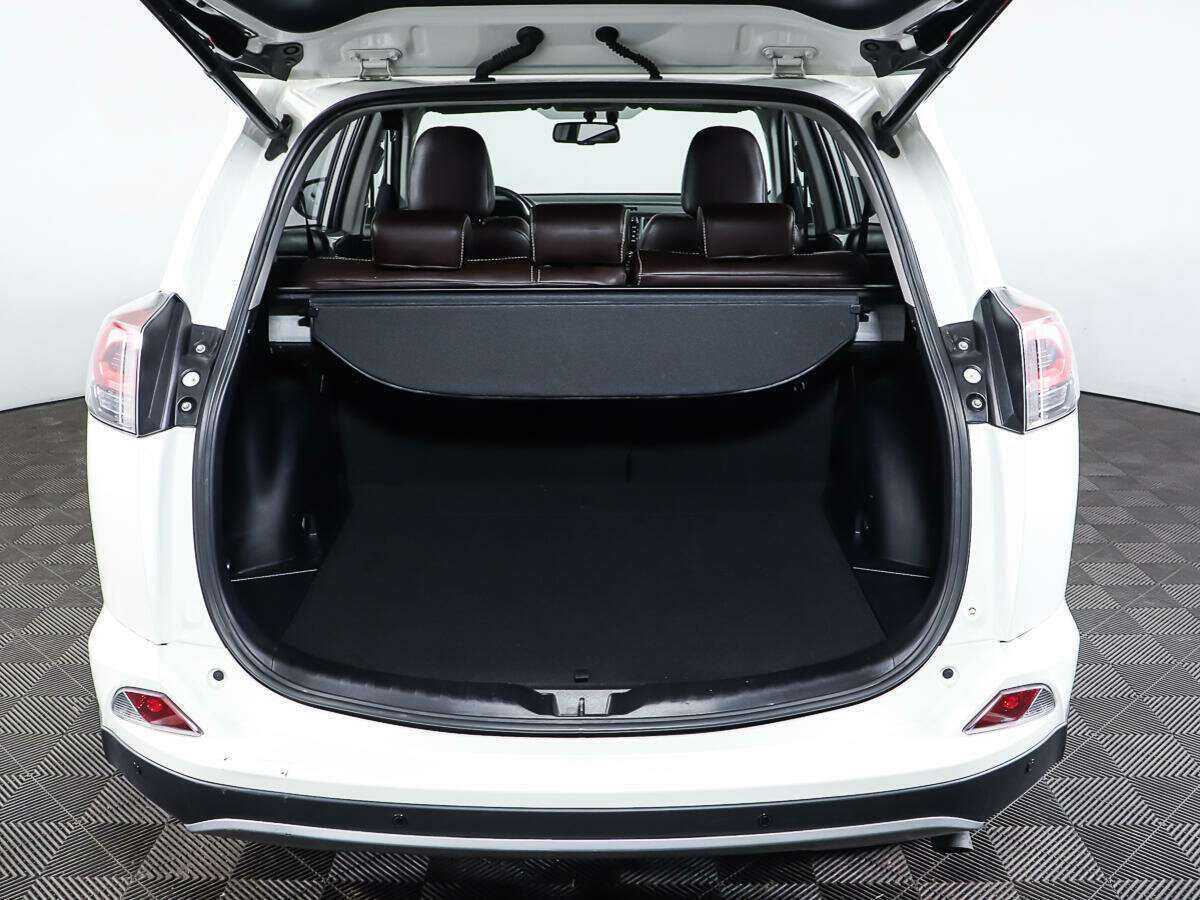 Toyota RAV4 с пробегом — 2018 год. Фото: #7