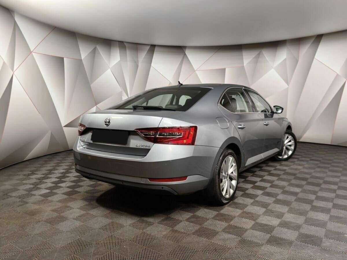Skoda Superb с пробегом — 2017 год. Фото: #1