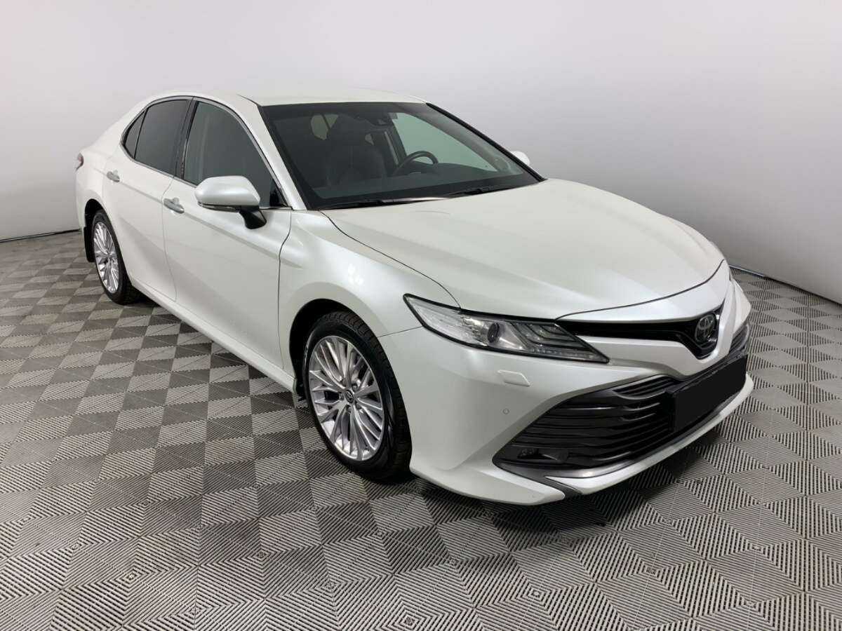 Toyota Camry с пробегом — 2021 год. Фото: #2