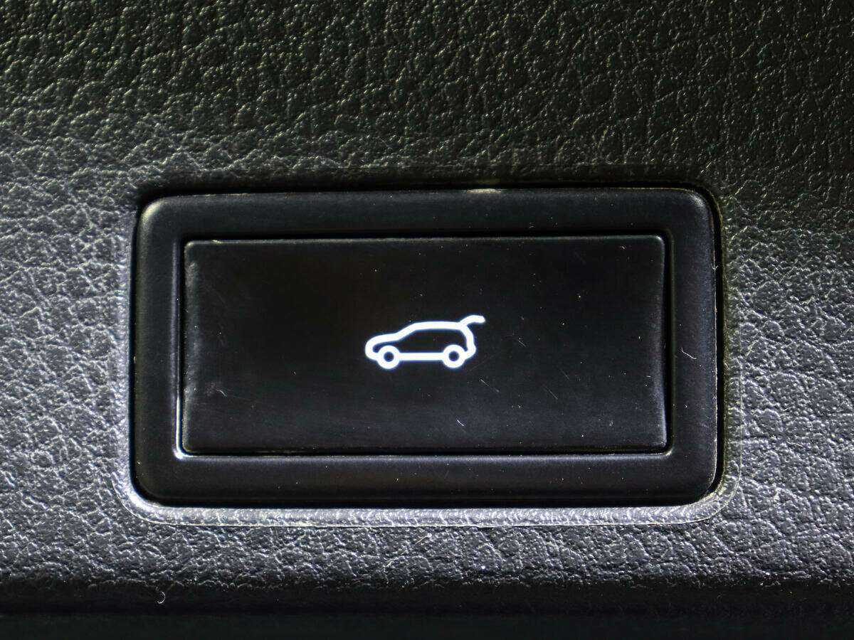 Volkswagen Touareg с пробегом — 2012 год. Фото: #16