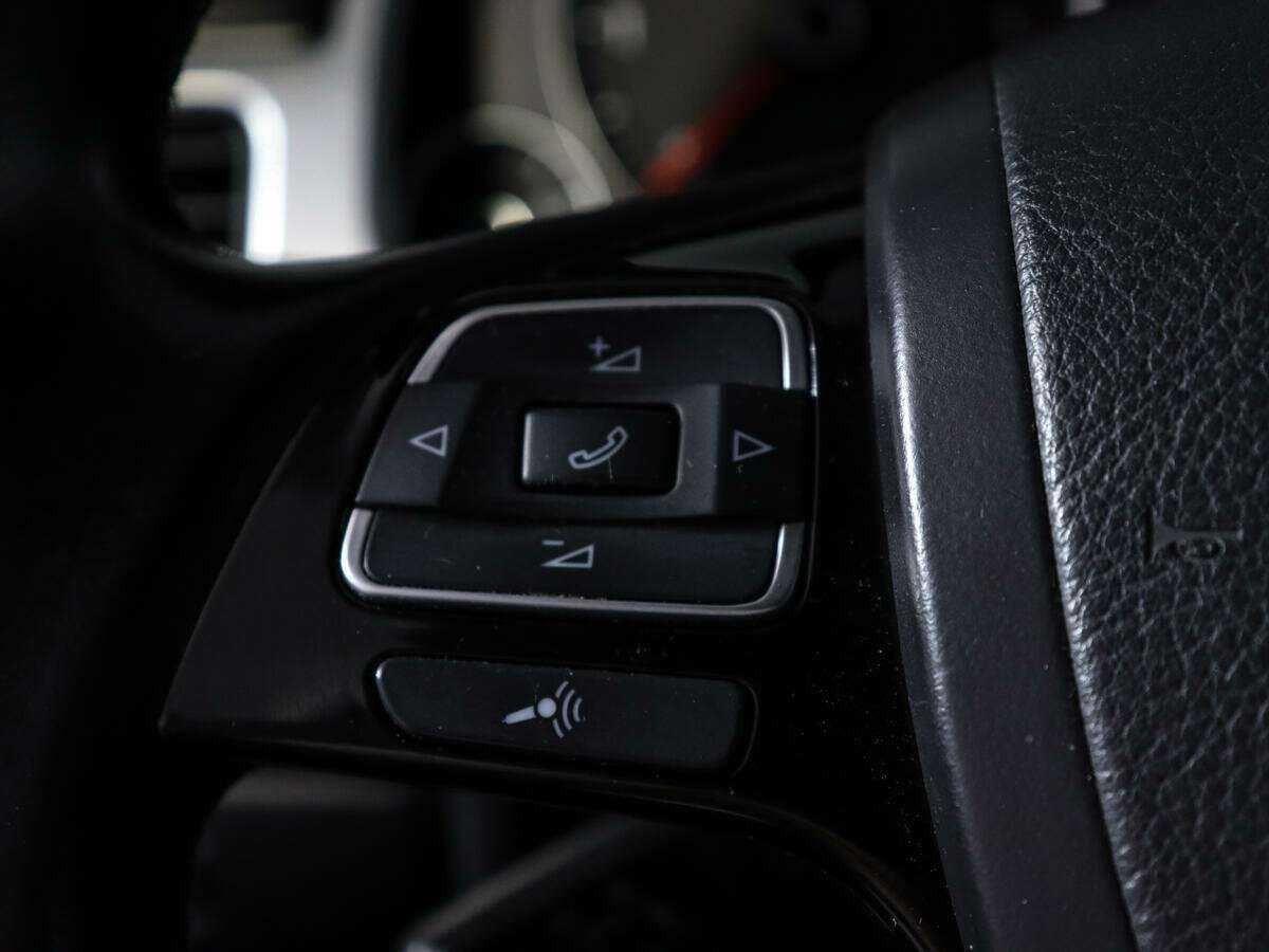 Volkswagen Touareg с пробегом — 2012 год. Фото: #21