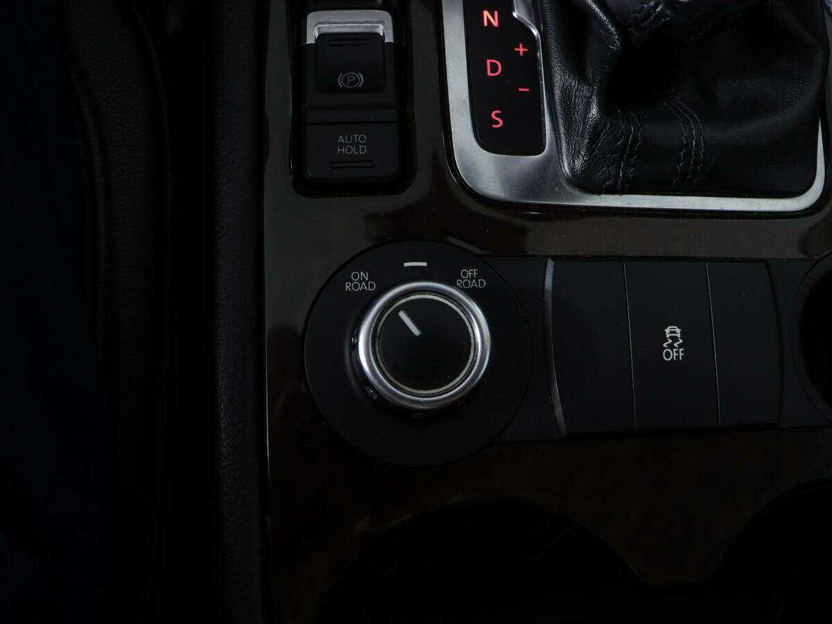 Volkswagen Touareg с пробегом — 2012 год. Фото: #26