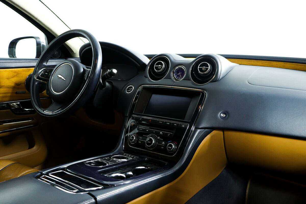 Jaguar XJ с пробегом — 2013 год. Фото: #8