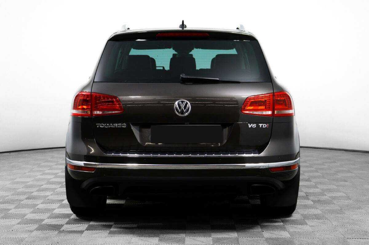 Volkswagen Touareg с пробегом — 2015 год. Фото: #5