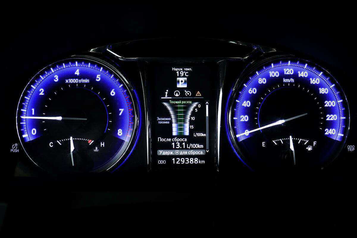 Toyota Camry с пробегом — 2017 год. Фото: #9