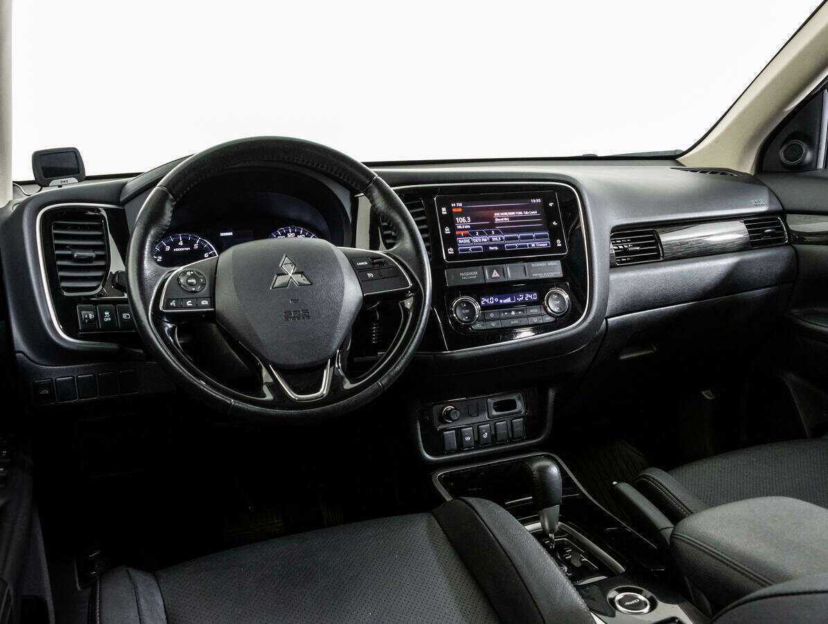 Mitsubishi Outlander с пробегом — 2018 год. Фото: #10