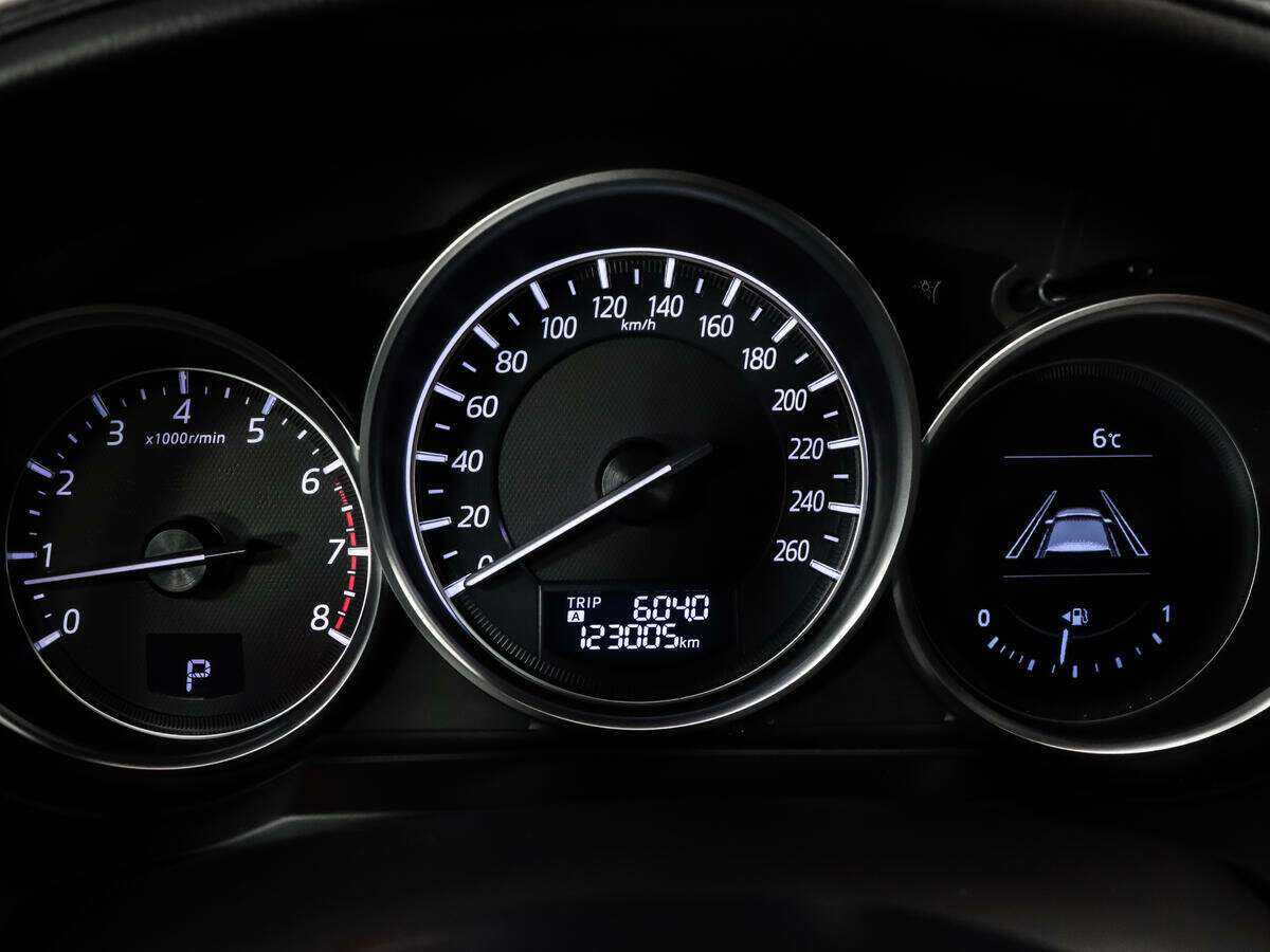 Mazda 6 с пробегом — 2015 год. Фото: #9