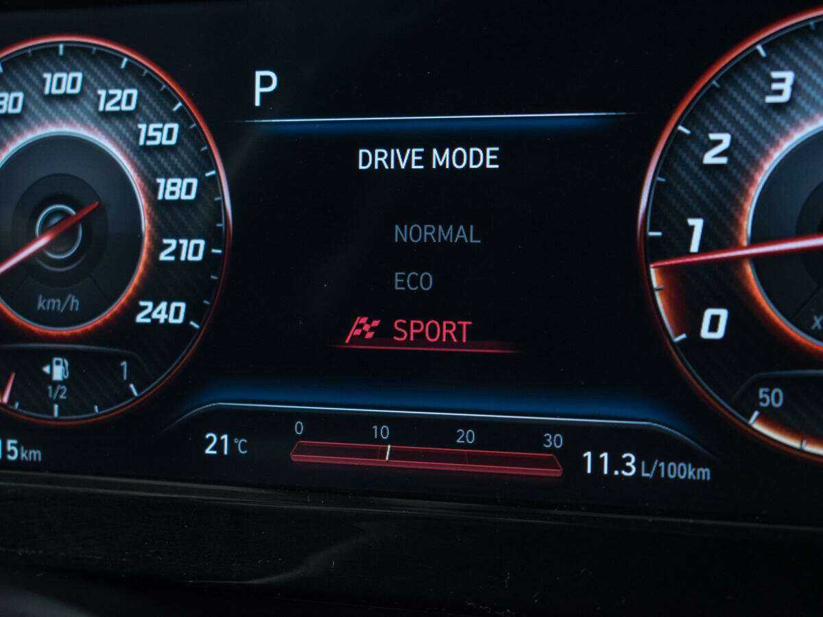 Hyundai Elantra с пробегом — 2023 год. Фото: #14