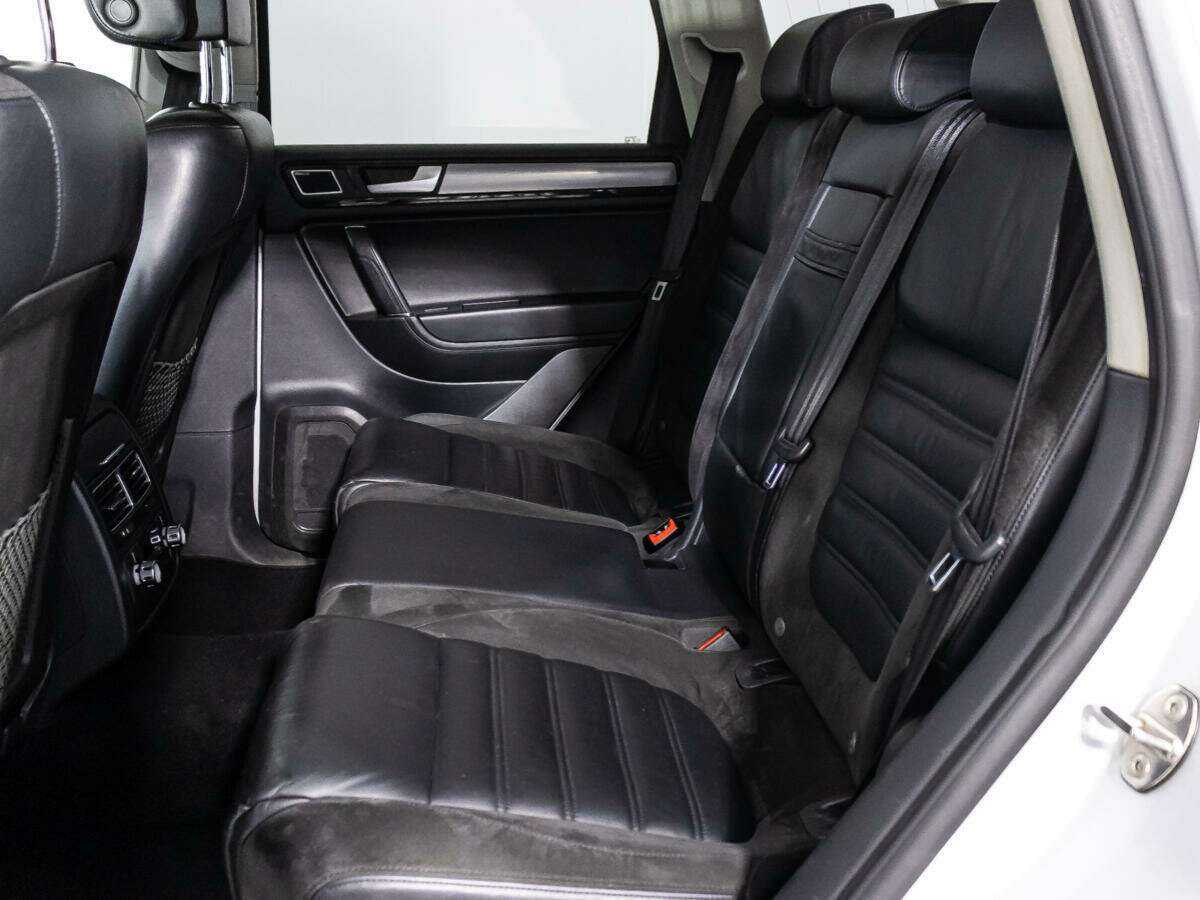 Volkswagen Touareg с пробегом — 2012 год. Фото: #9