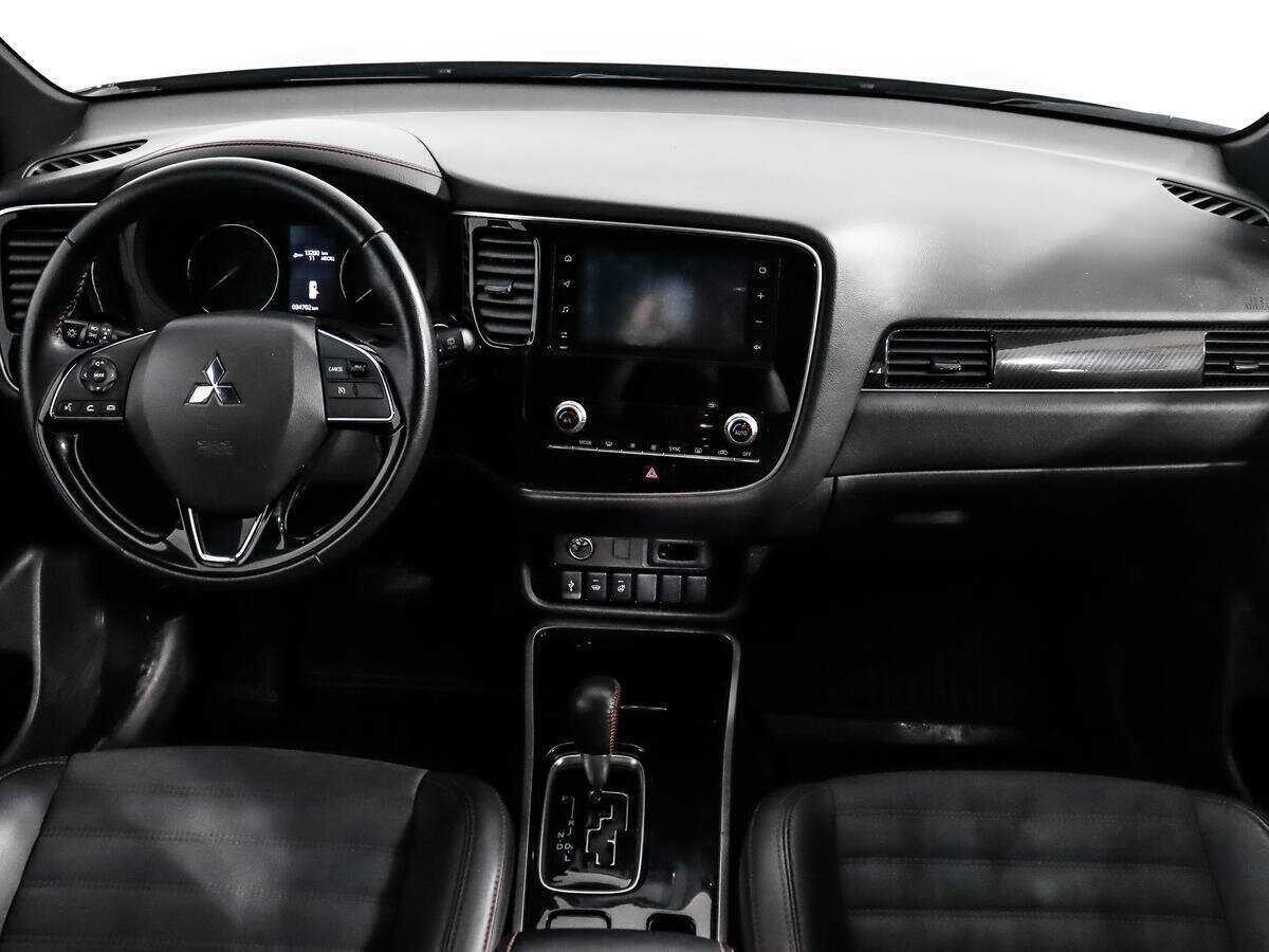 Mitsubishi Outlander с пробегом — 2021 год. Фото: #13
