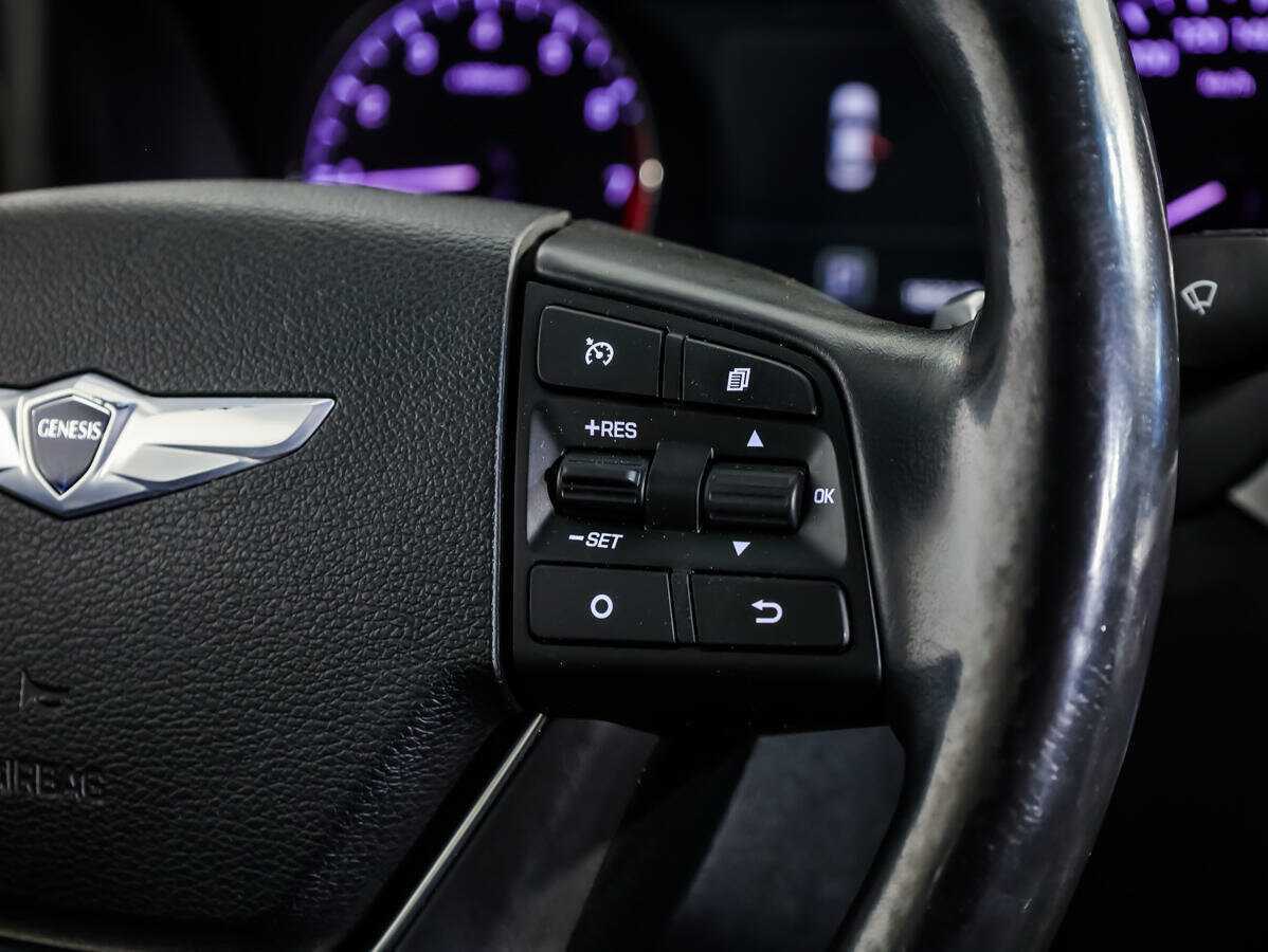 Hyundai Genesis с пробегом — 2014 год. Фото: #10