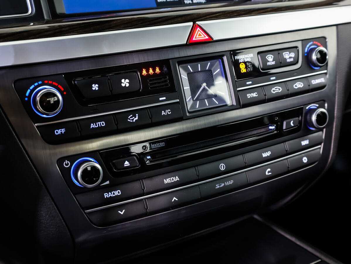 Hyundai Genesis с пробегом — 2014 год. Фото: #14