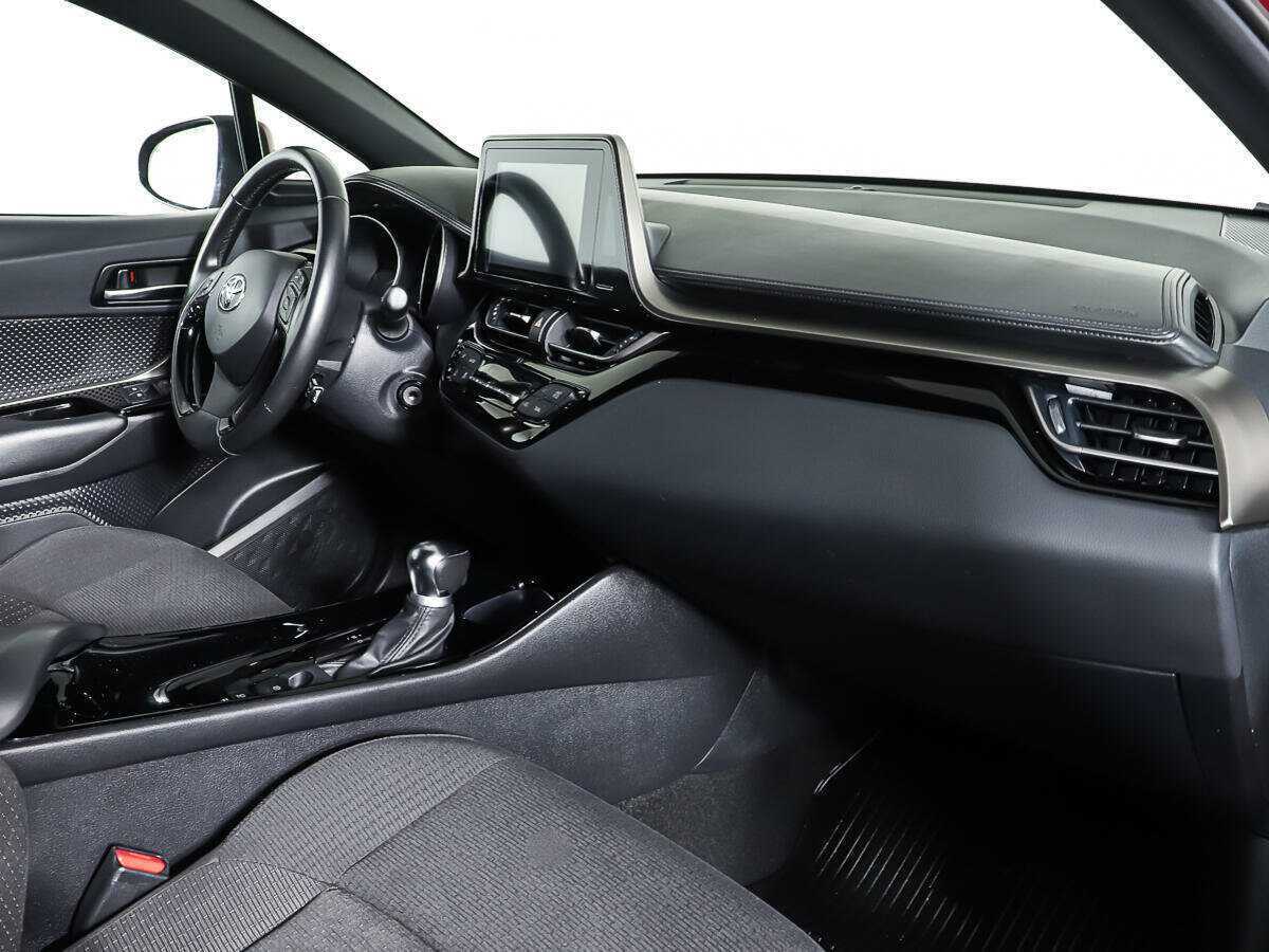 Toyota C-HR с пробегом — 2019 год. Фото: #8