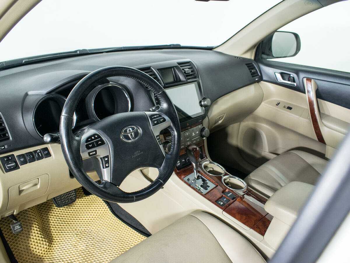 Toyota Highlander с пробегом — 2012 год. Фото: #10
