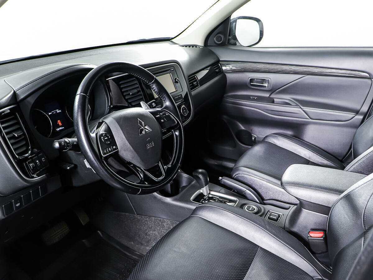 Mitsubishi Outlander с пробегом — 2016 год. Фото: #12