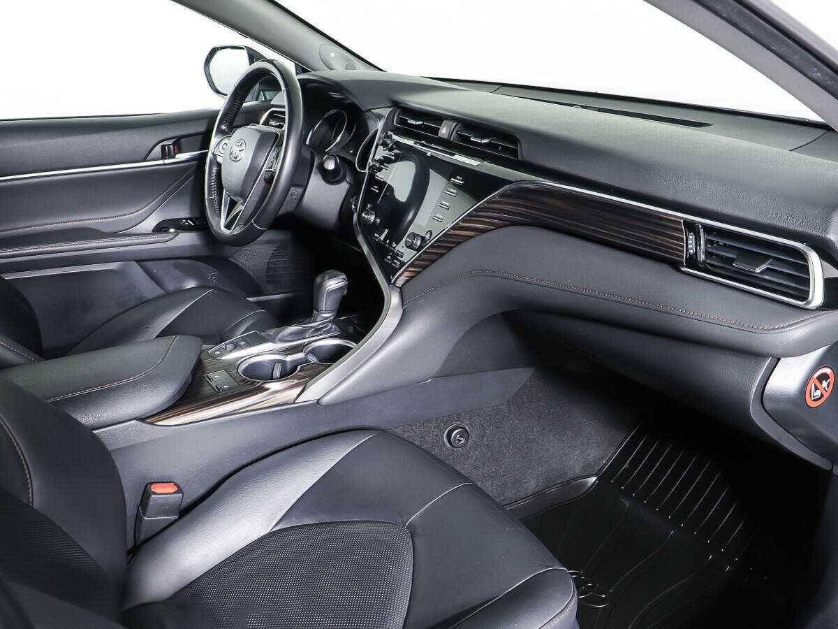 Toyota Camry с пробегом — 2018 год. Фото: #8