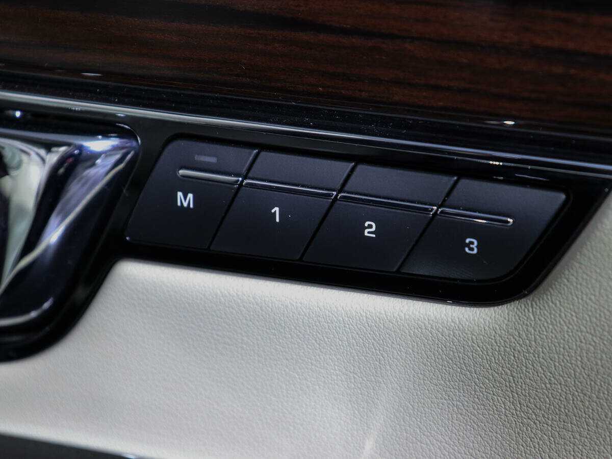 Jaguar XJ с пробегом — 2014 год. Фото: #14