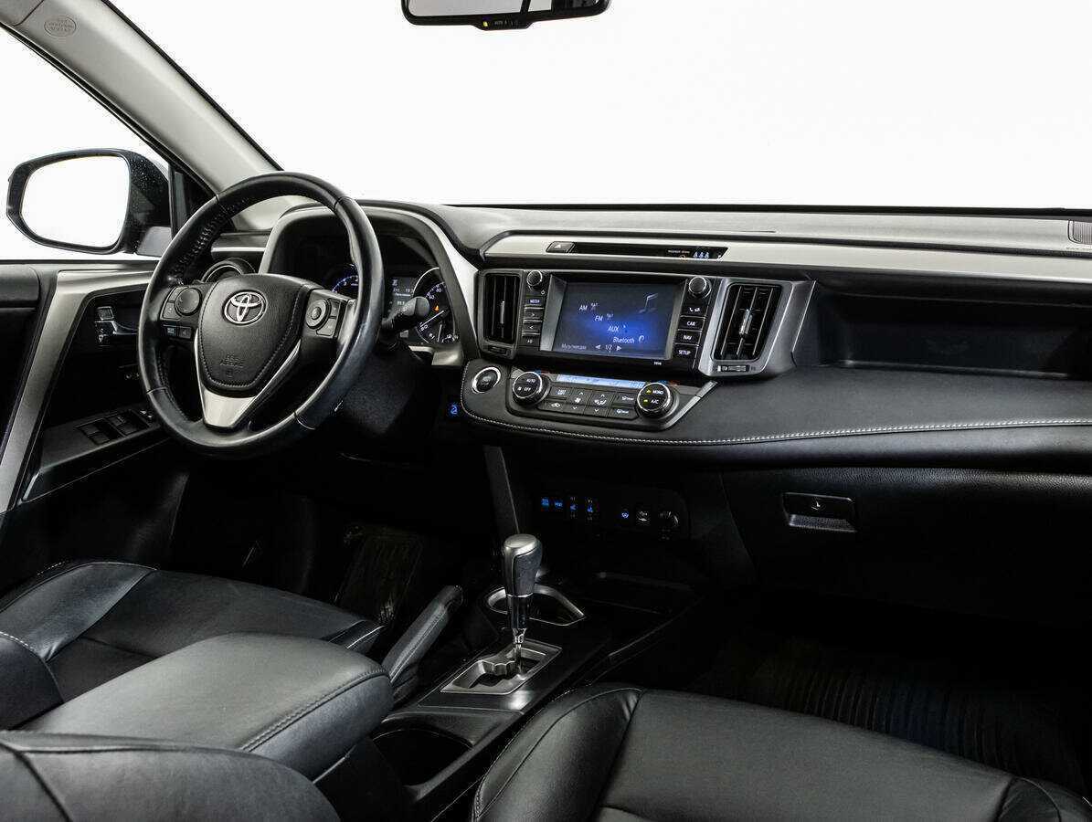 Toyota RAV4 с пробегом — 2016 год. Фото: #8