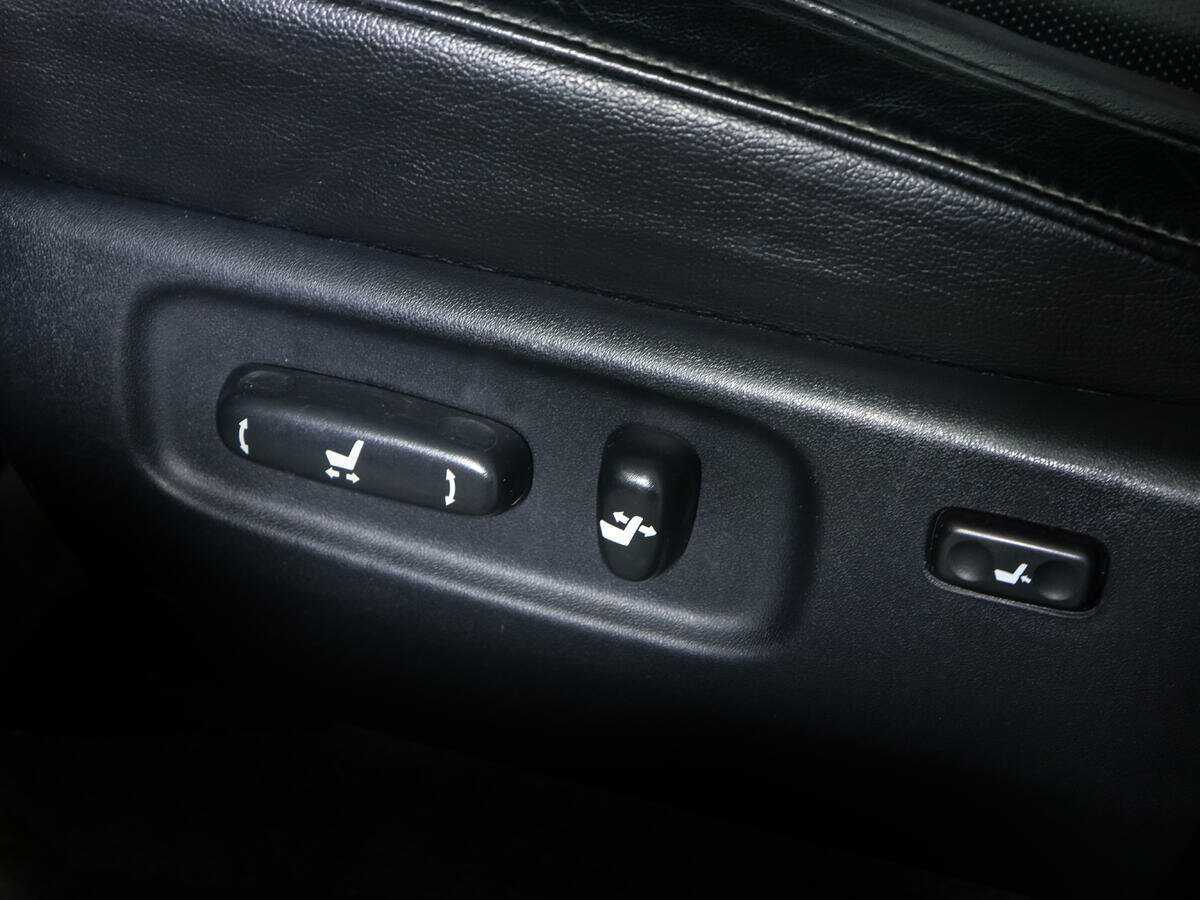 Toyota Land Cruiser с пробегом — 2012 год. Фото: #18