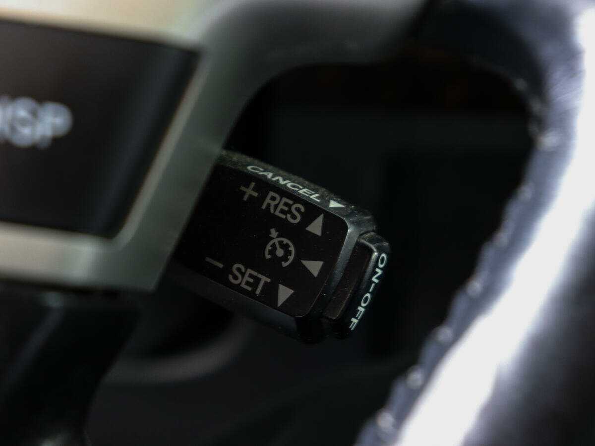 Toyota Land Cruiser с пробегом — 2012 год. Фото: #23