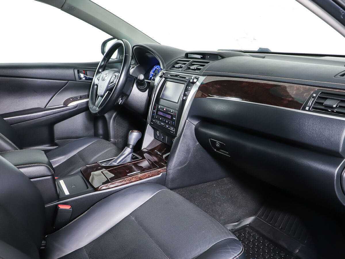Toyota Camry с пробегом — 2017 год. Фото: #8