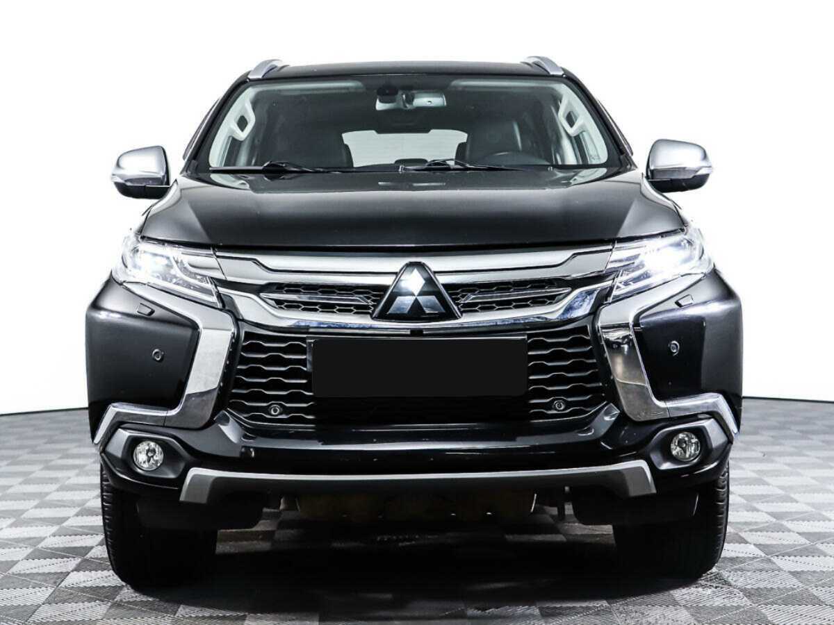 Mitsubishi Pajero Sport с пробегом — 2018 год. Фото: #1