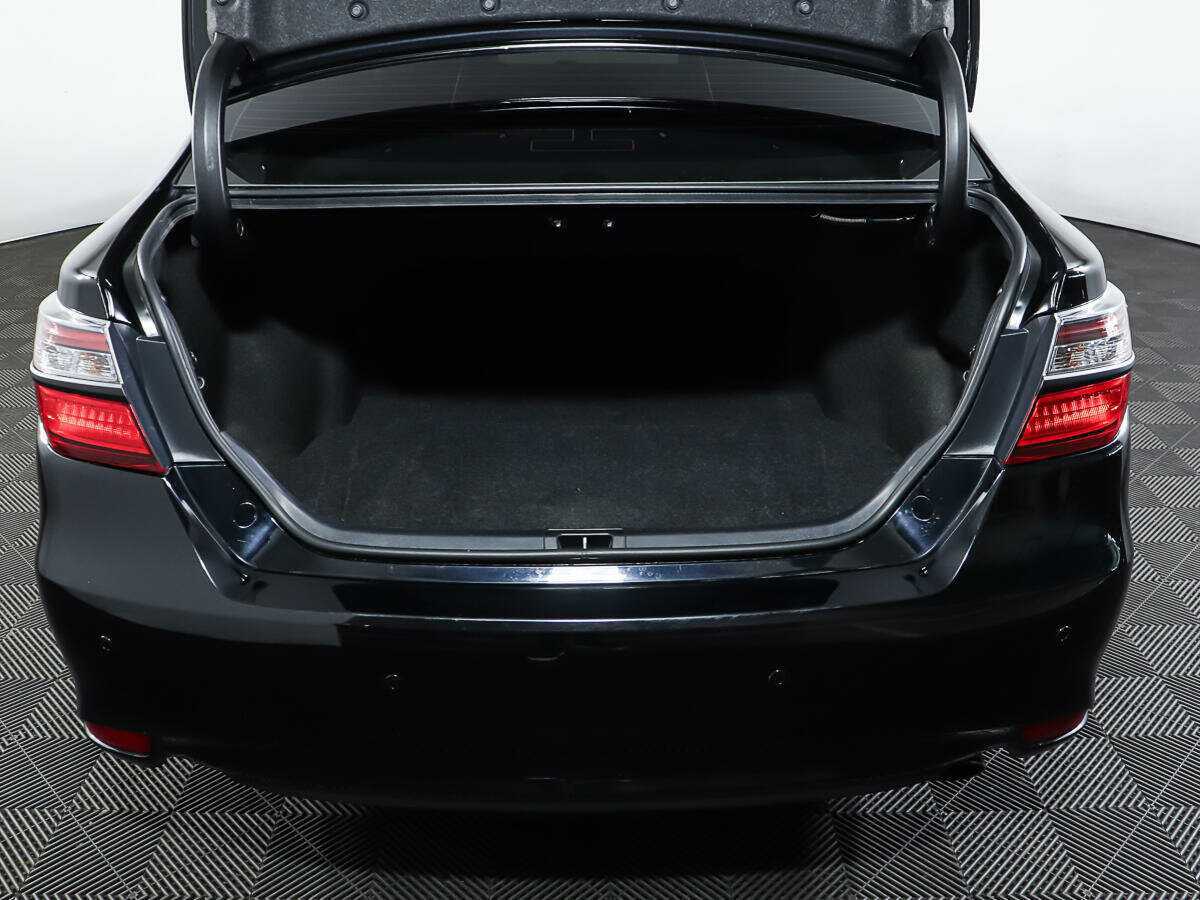 Toyota Camry с пробегом — 2017 год. Фото: #9