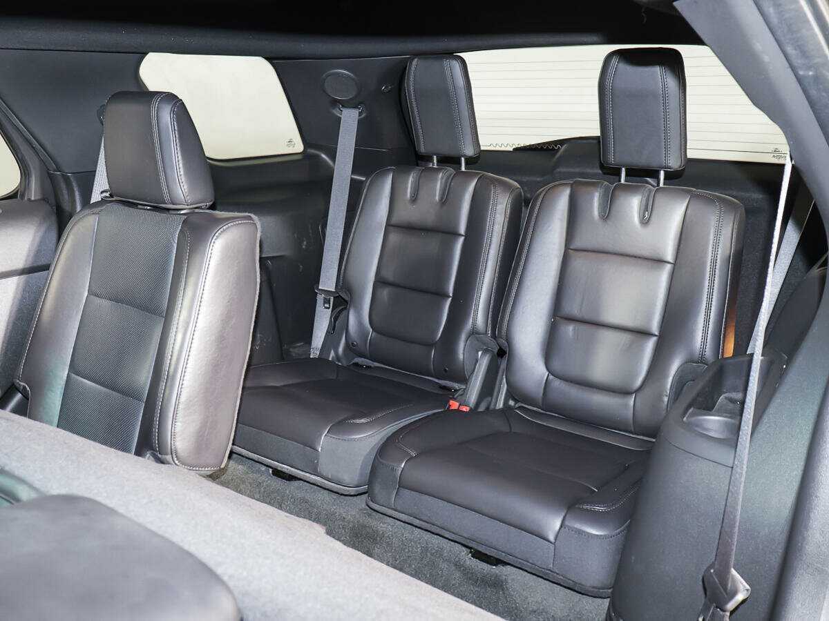Ford Explorer с пробегом — 2013 год. Фото: #12