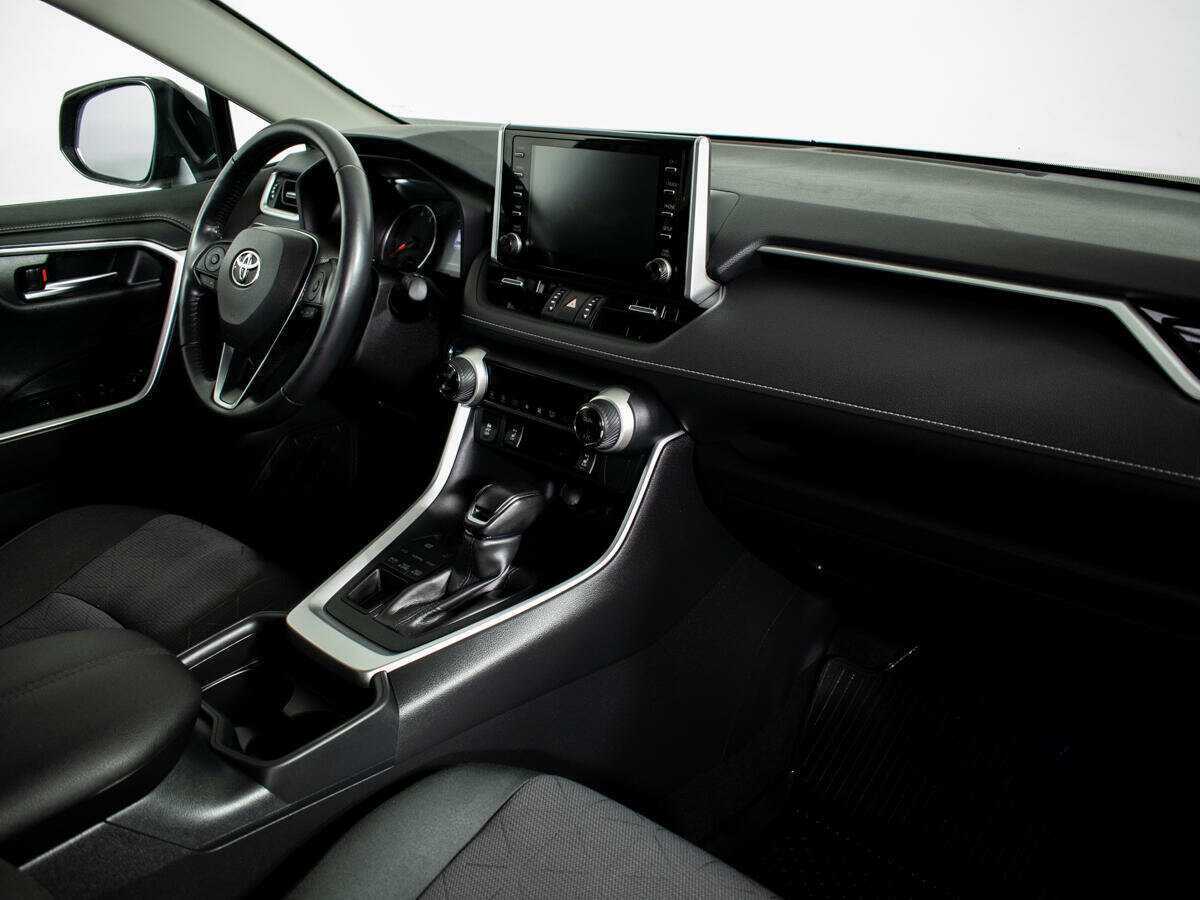 Toyota RAV4 с пробегом — 2020 год. Фото: #8