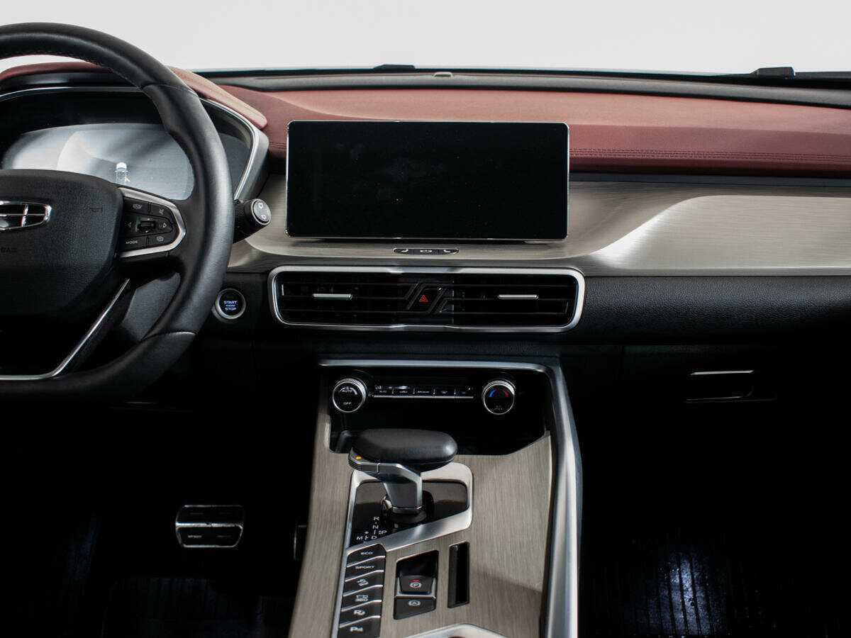 Geely Coolray с пробегом — 2023 год. Фото: #9