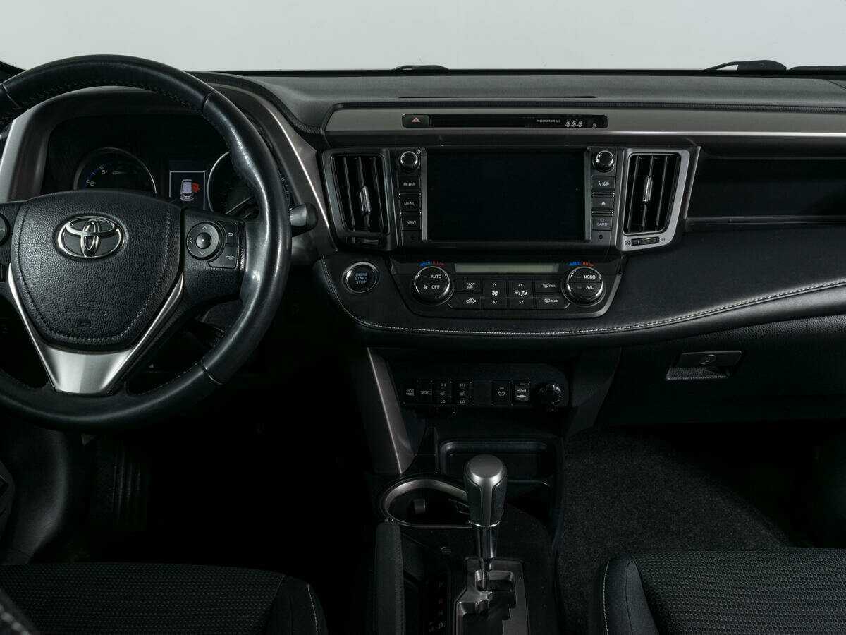 Toyota RAV4 с пробегом — 2018 год. Фото: #9