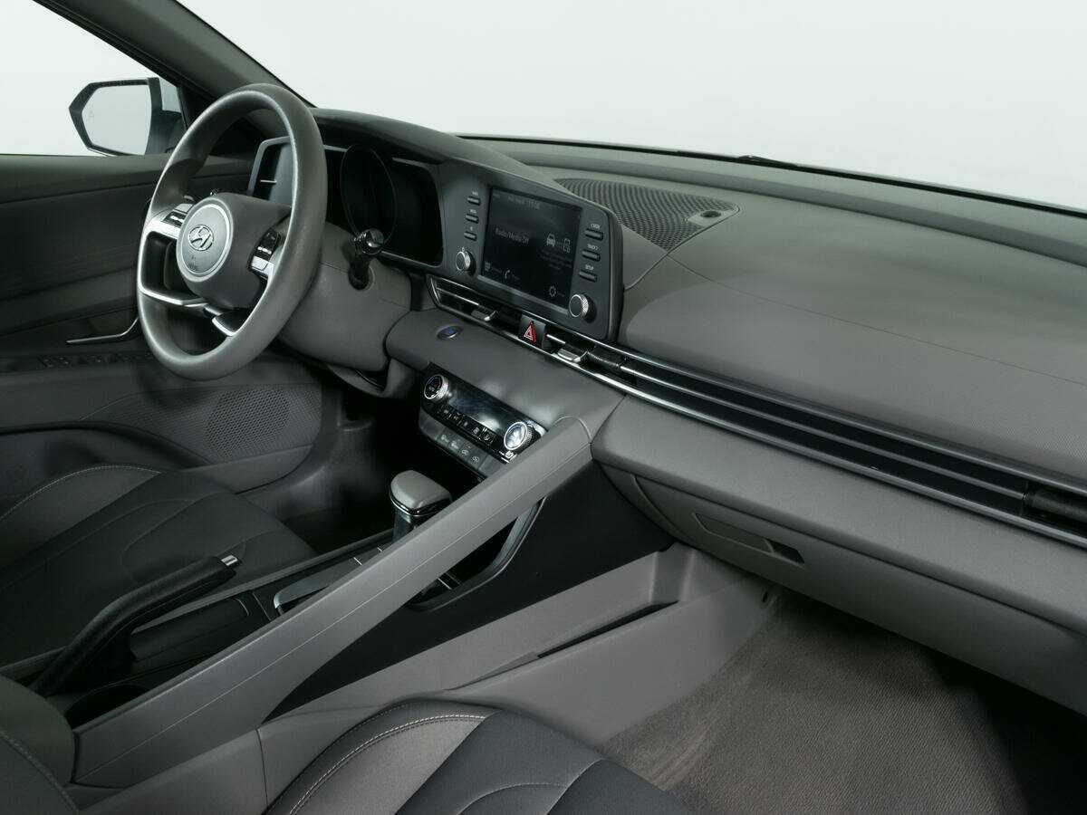 Hyundai Elantra с пробегом — 2021 год. Фото: #8