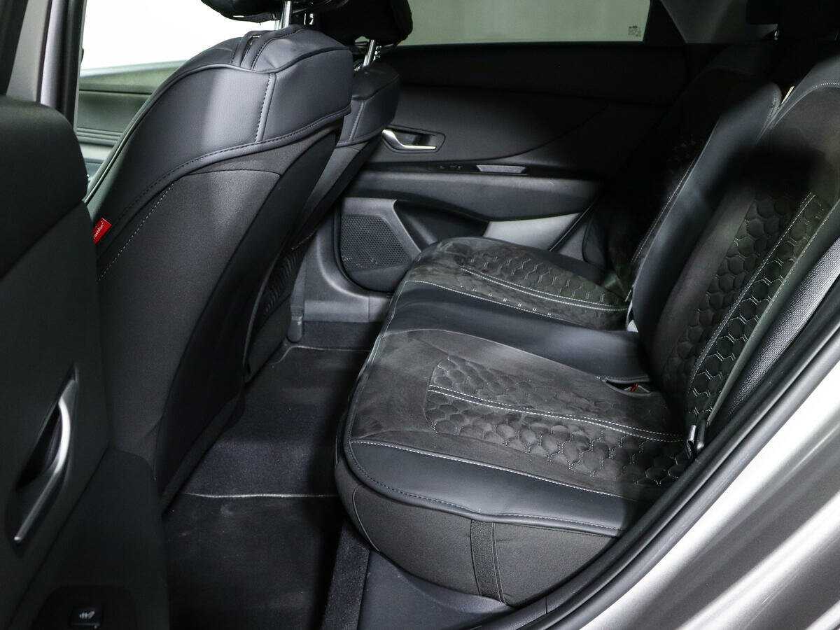 Hyundai Elantra с пробегом — 2022 год. Фото: #8