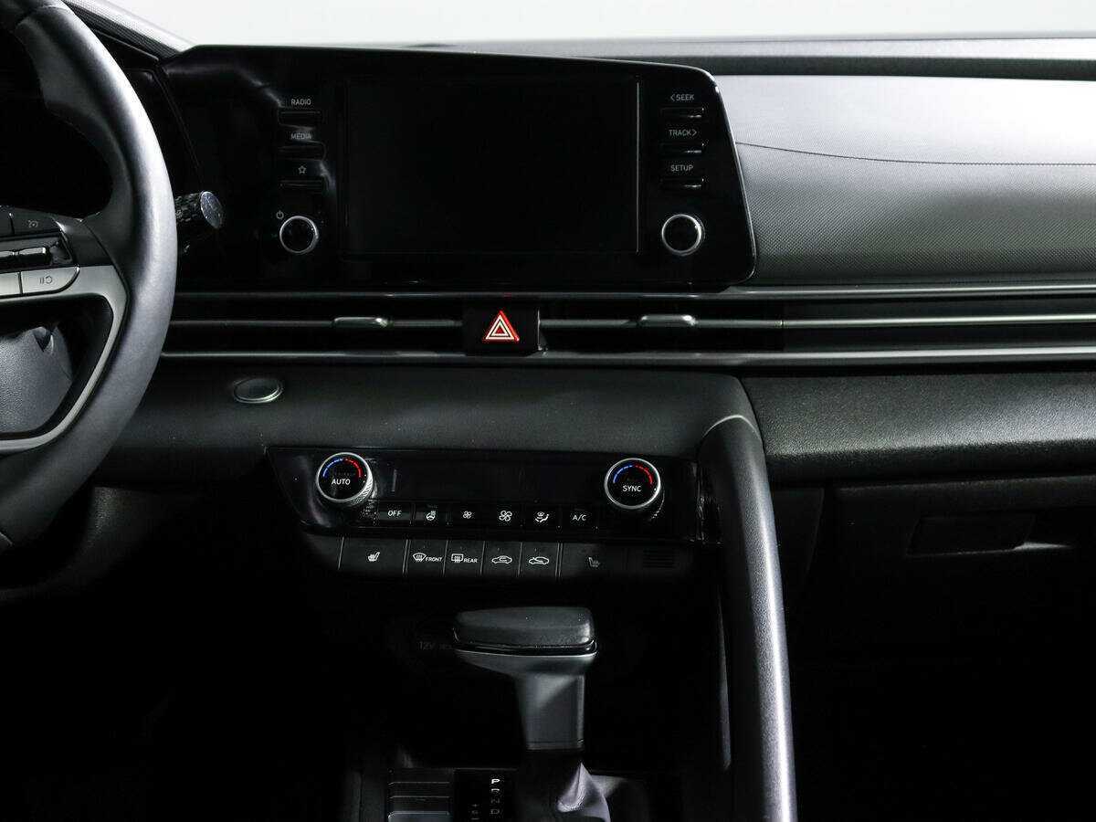 Hyundai Elantra с пробегом — 2022 год. Фото: #12