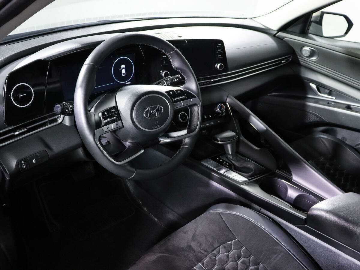 Hyundai Elantra с пробегом — 2022 год. Фото: #13