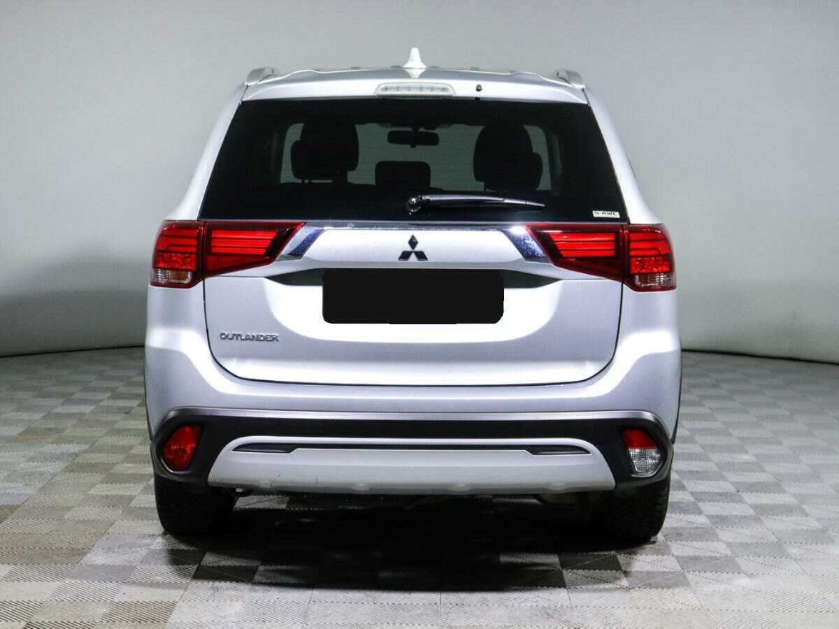 Mitsubishi Outlander с пробегом — 2021 год. Фото: #4