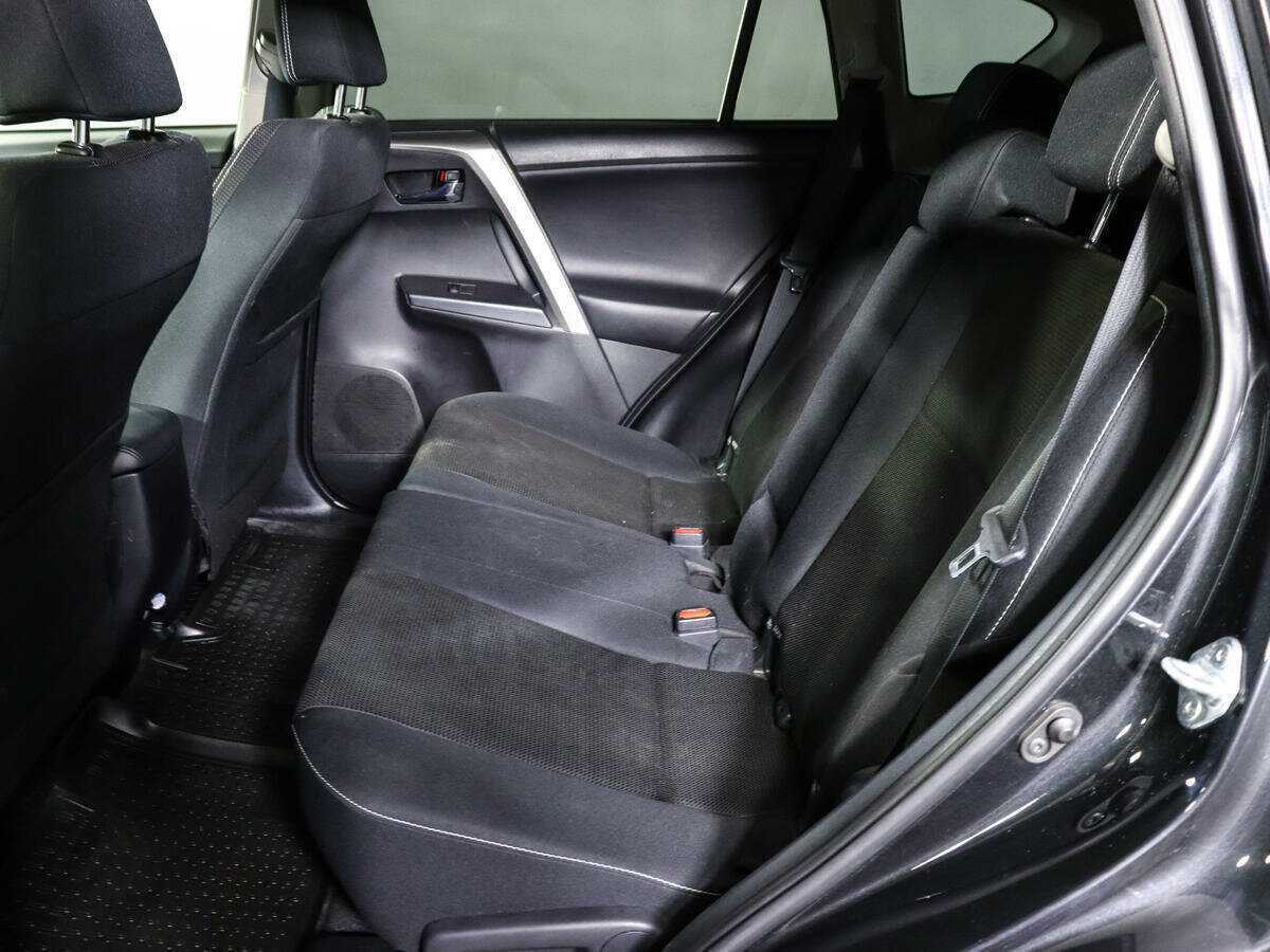 Toyota RAV4 с пробегом — 2015 год. Фото: #7