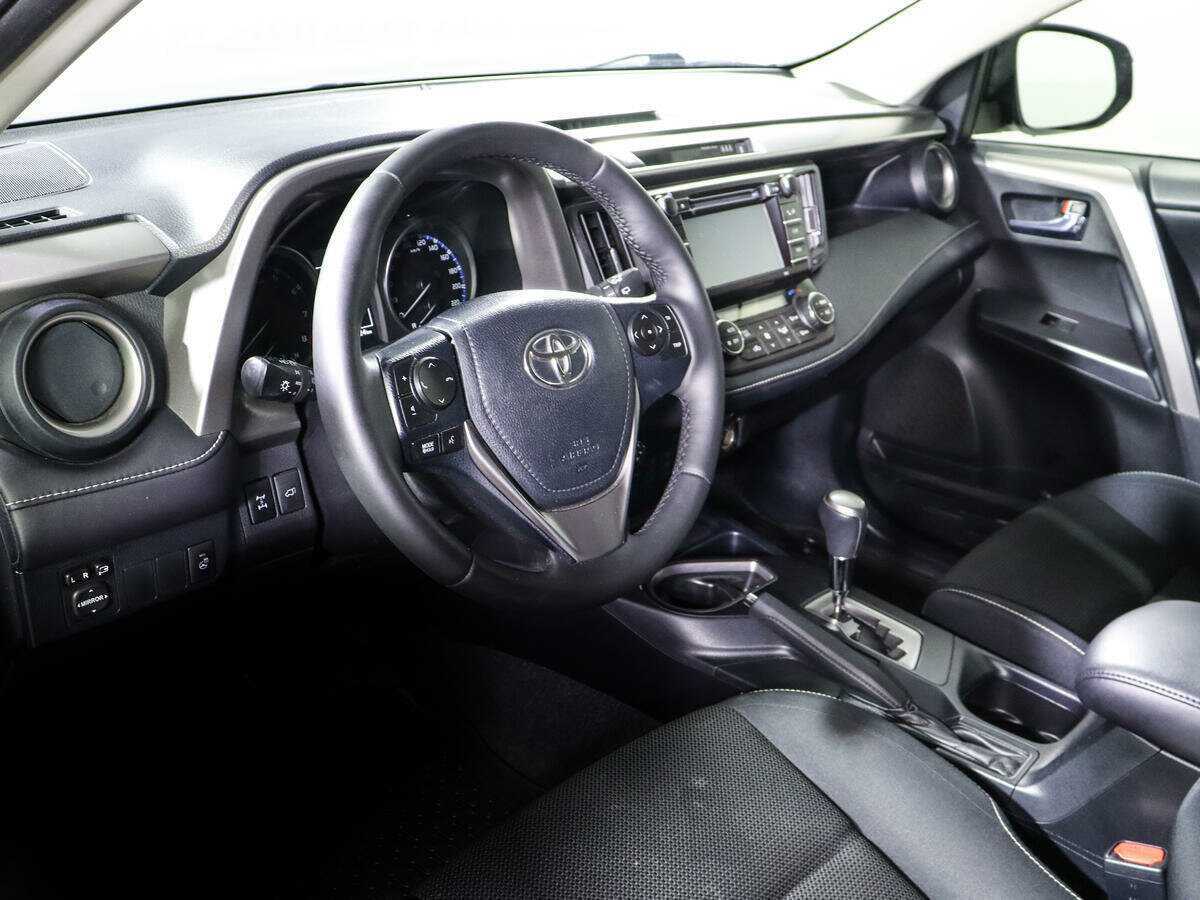 Toyota RAV4 с пробегом — 2015 год. Фото: #11