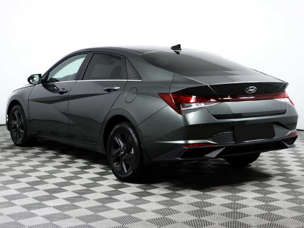 Hyundai Elantra с пробегом — 2021 год. Фото: #6