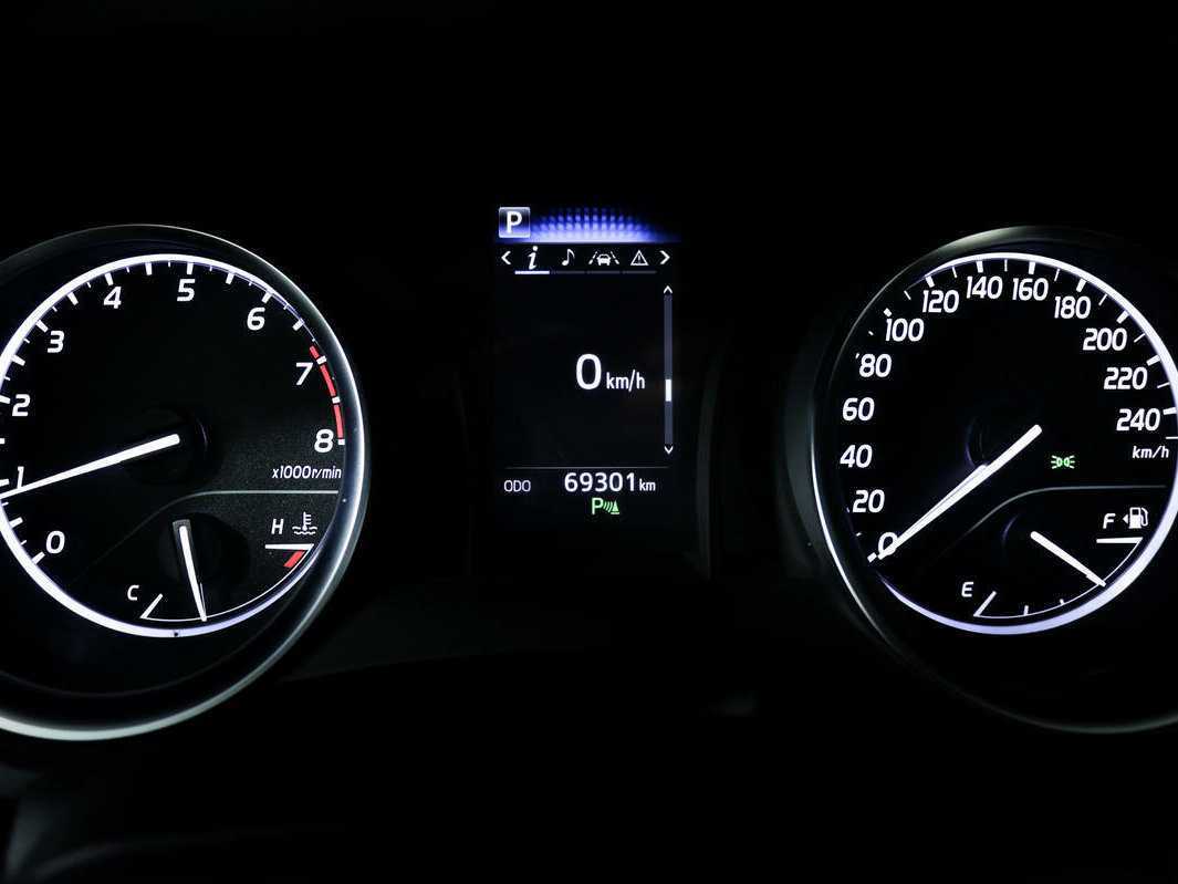 Toyota Camry с пробегом — 2019 год. Фото: #9