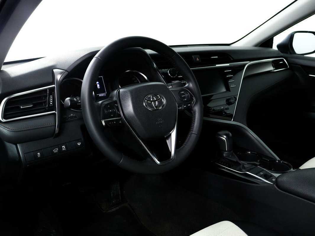 Toyota Camry с пробегом — 2019 год. Фото: #12