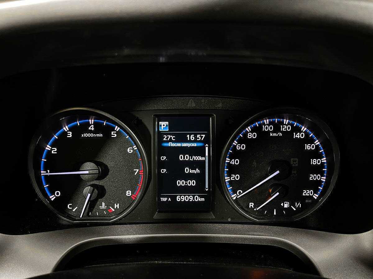 Toyota RAV4 с пробегом — 2016 год. Фото: #8