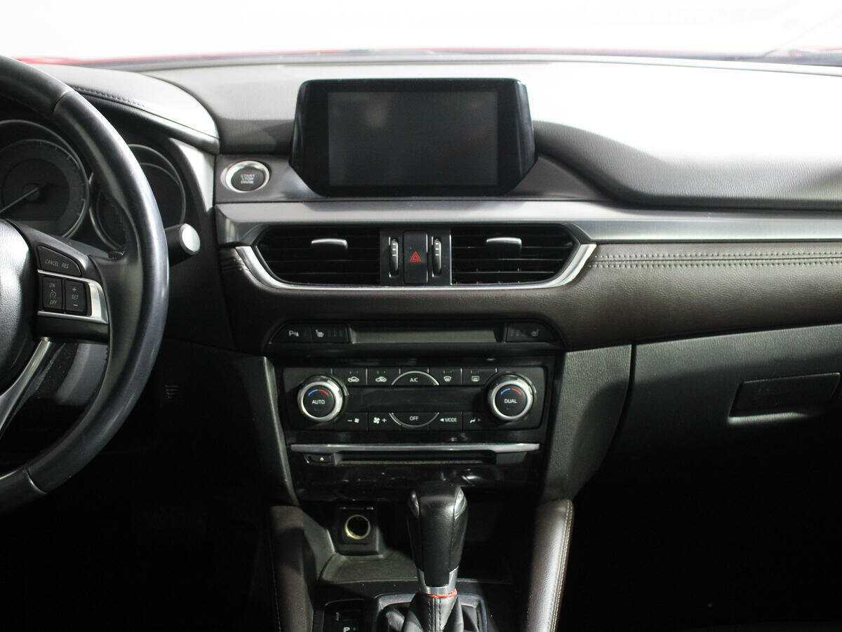 Mazda 6 с пробегом — 2015 год. Фото: #10