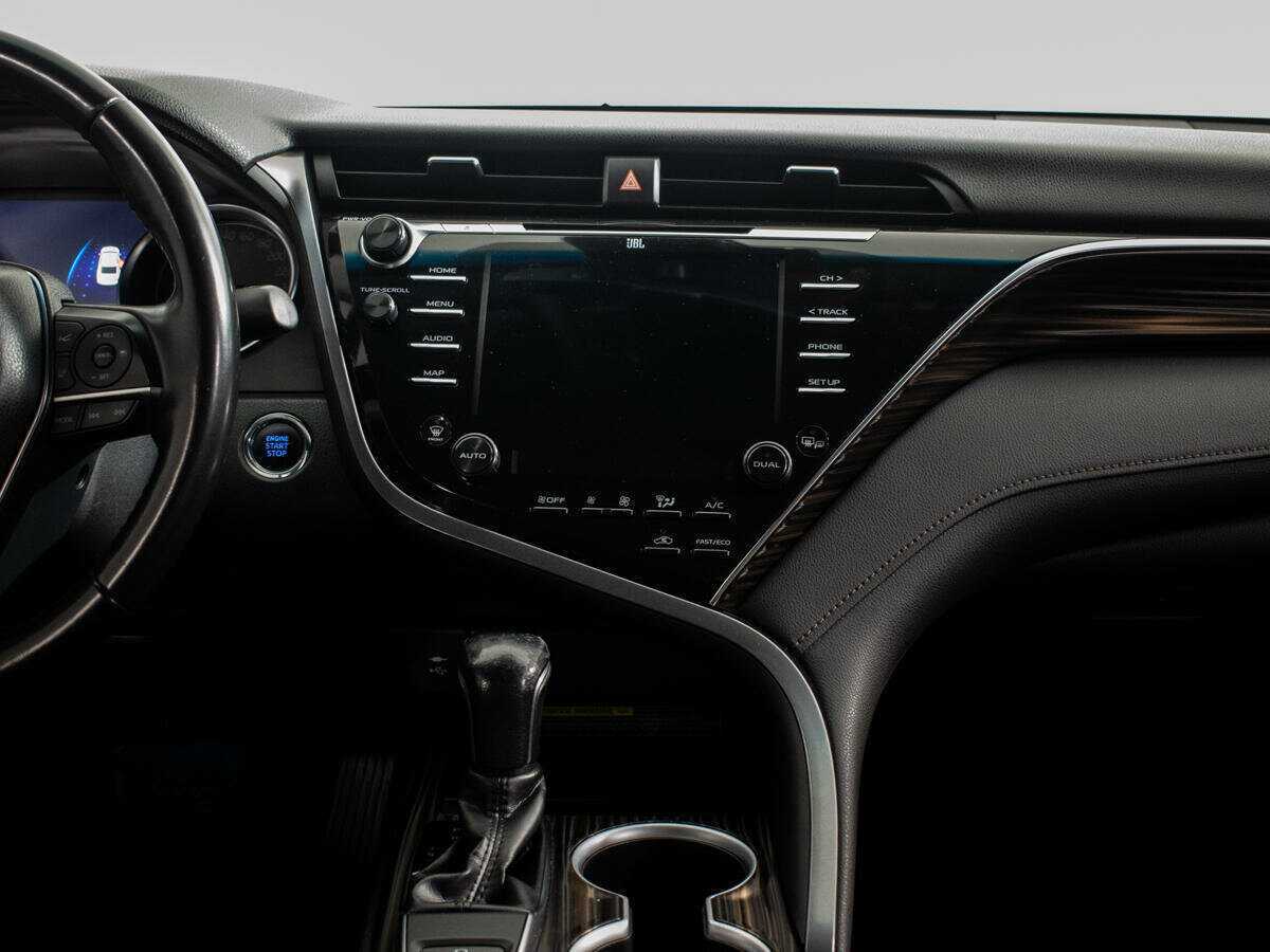 Toyota Camry с пробегом — 2019 год. Фото: #7