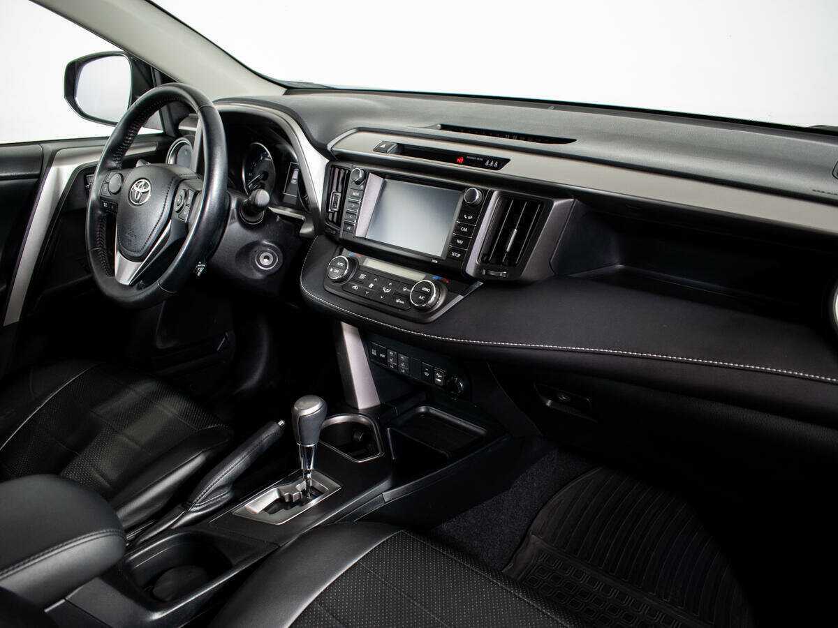 Toyota RAV4 с пробегом — 2016 год. Фото: #6
