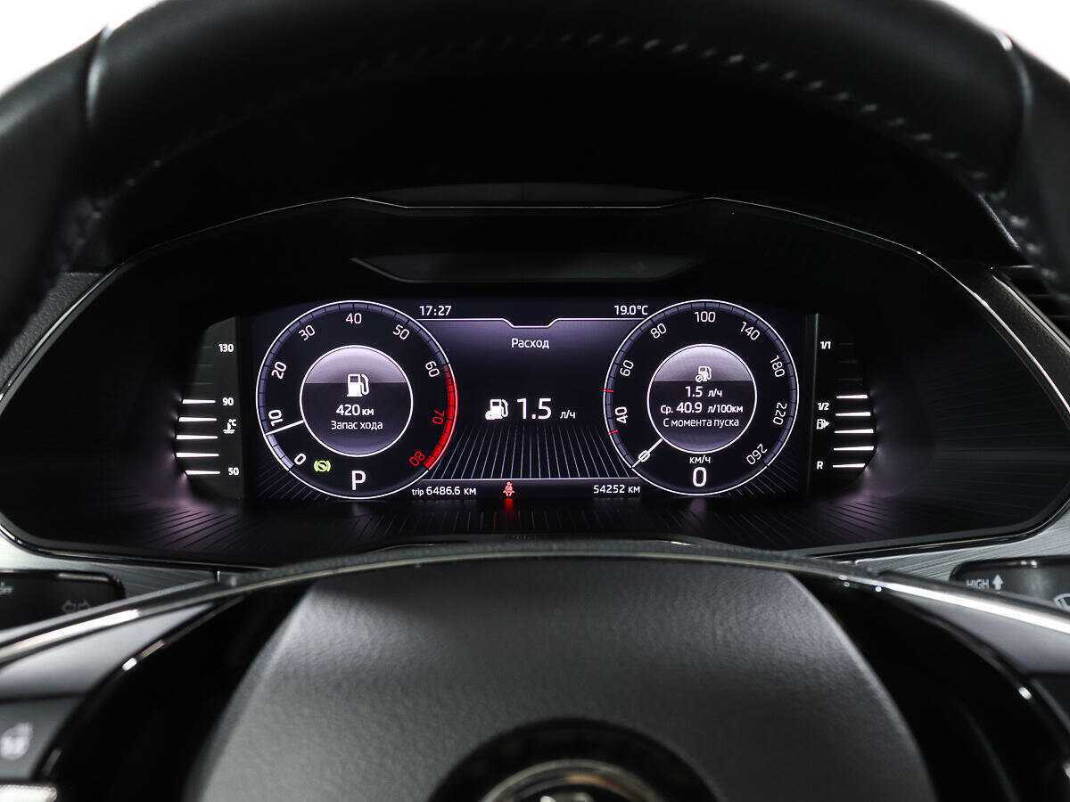 Skoda Superb с пробегом — 2021 год. Фото: #10