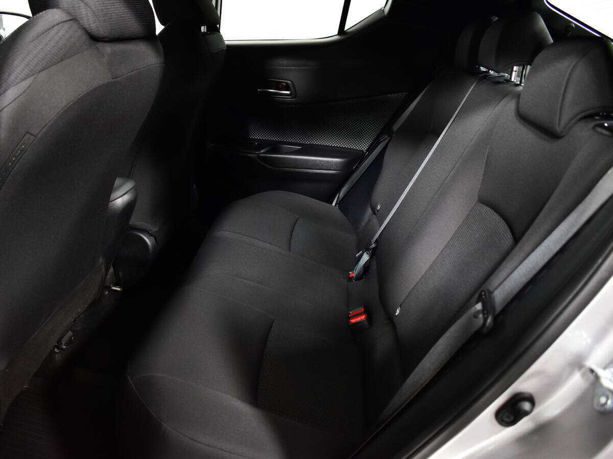 Toyota C-HR с пробегом — 2019 год. Фото: #9