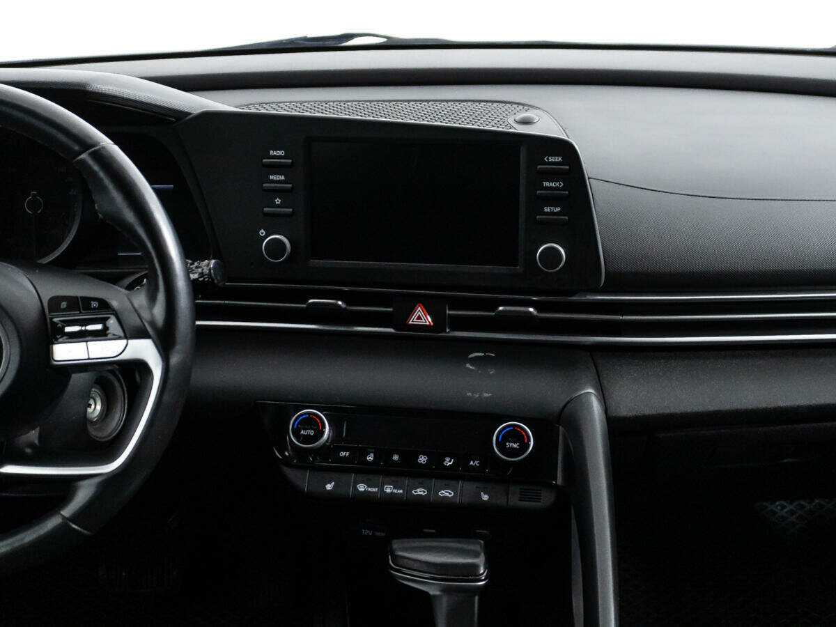 Hyundai Elantra с пробегом — 2021 год. Фото: #13