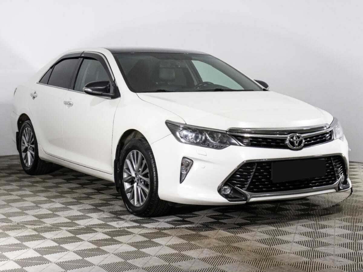 Toyota Camry с пробегом — 2017 год. Фото: #2